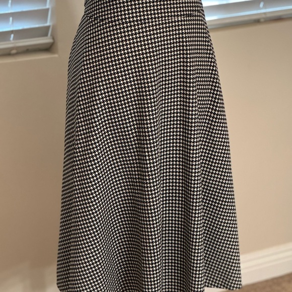 Classic Black and White Houndstooth Skirt - Picture 1 of 3